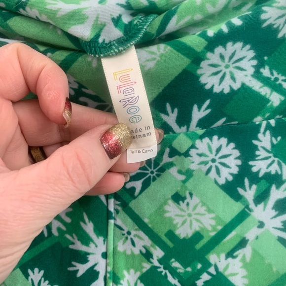 LuLaRoe Green Snowflake Leggings TC - Picture 2 of 3